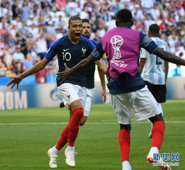  姆巴佩梅开二度助巴黎登顶积分榜  