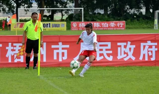  法甲联盟启动公益计划助力青少年足球  